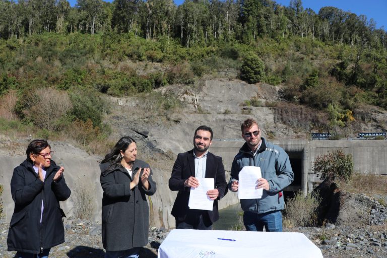 Municipalidad de Los Lagos y Colbún firman acuerdo para el cierre definitivo de las obras de la Central Hidroeléctrica San Pedro