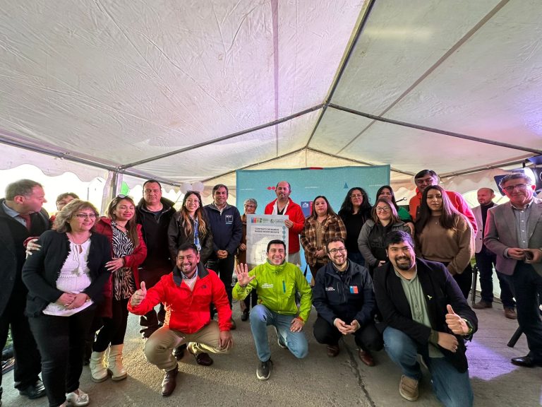 Vecinos y autoridades firman contrato por 450 millones para obras en el barrio Norponiente de Paillaco