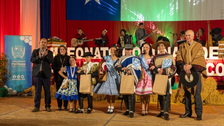 Tres parejas representarán a Paillaco en el Campeonato Regional de Cueca Escolar este jueves