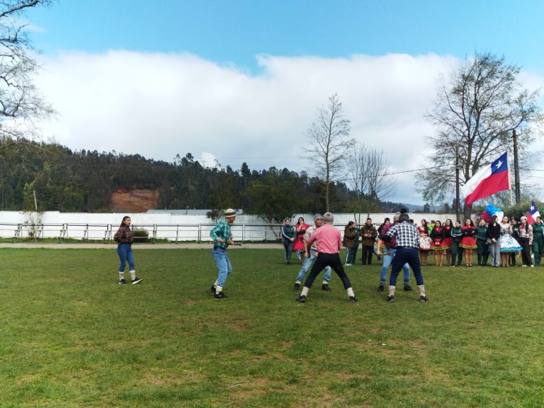 UACh participó en celebración de Fiestas Patrias en ESFOCAR Valdivia