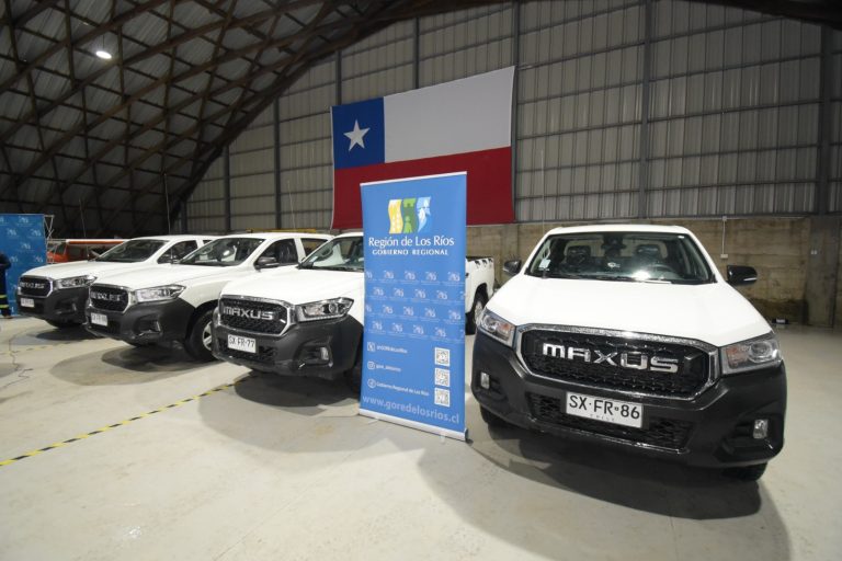 Gobierno Regional y Servicio de Salud de Los Ríos entregan modernos vehículos para reforzar la atención primaria municipal