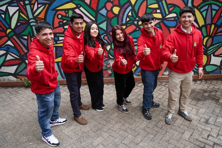 Seis estudiantes de liceos agrícolas de la Región de Los Ríos viajaron a Estados Unidos para realizar práctica profesional