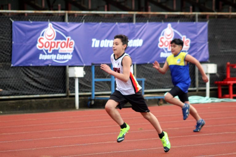 Con éxito se realizó el Interescolar Regional de Atletismo en Valdivia