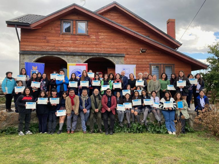Estudiantes de Futrono se inspiraron en Neruda y Ramón Quichiyao durante laboratorio de escritura