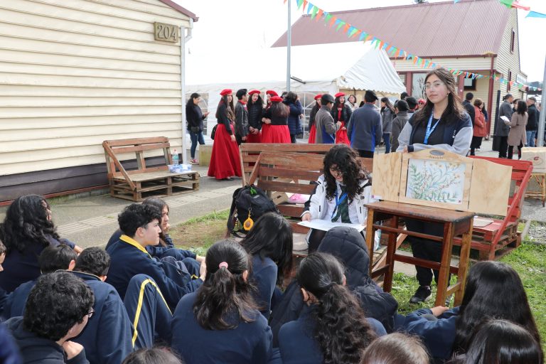 Segunda Feria Escolar del Libro y Lecturas que Florecen se realiza en el Centro Cultural Estación Collilelfu