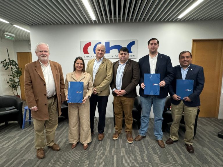 candidatos por la alcaldía participaron en conversatorio organizado por la CChC