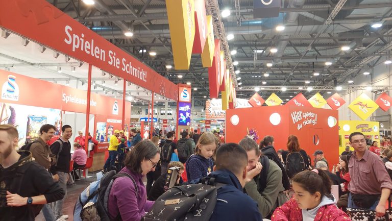 Empresa de juegos de mesa de Los Ríos concluye exitosa visita a Alemania