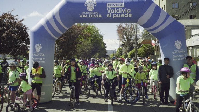 Más de 400 personas participaron en “Cicletada Tres Puentes” en Valdivia