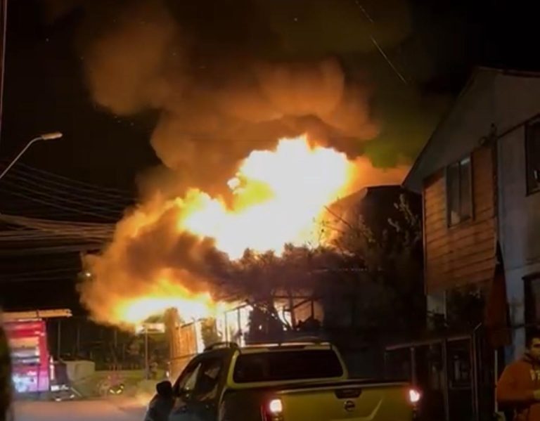 Voraz incendio consume vivienda en La Unión