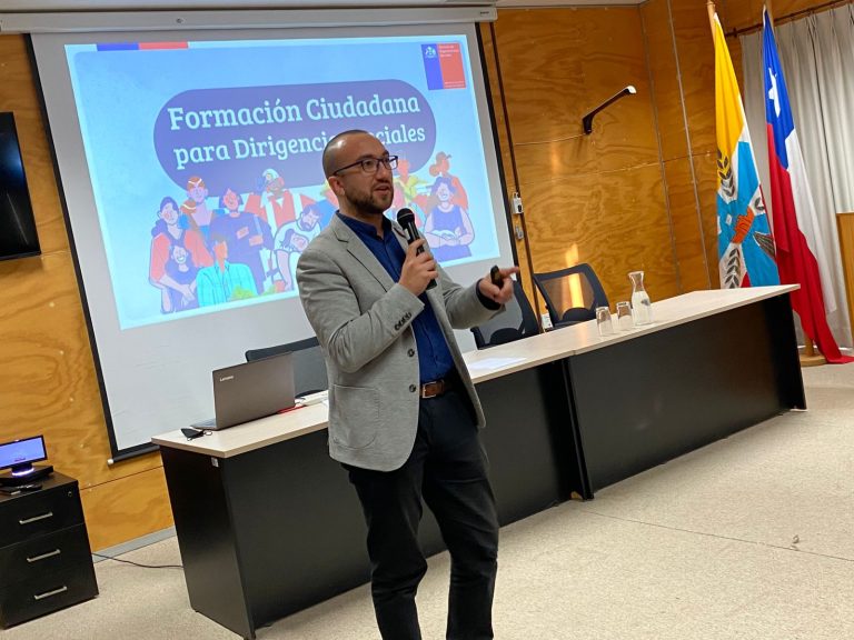 SEGEGOB y FACEA UACh capacitan a dirigentes sociales de Valdivia en torno a formación ciudadana