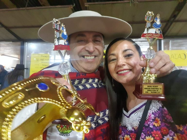 Unioninos Aland Rubio y Marjorie Villalón obtienen el tercer lugar para Los Ríos en el Nacional de Cueca Senior