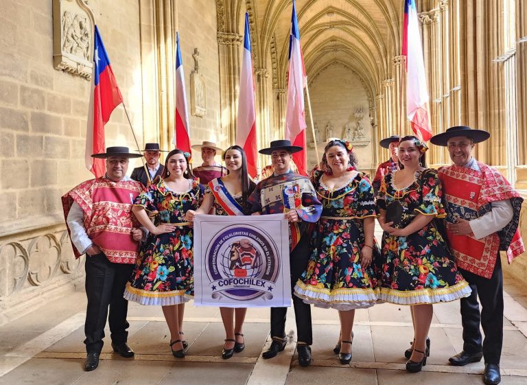 Folclorista Gloria Chacón y el grupo Alerzal inician gira por Europa representando a Río Bueno