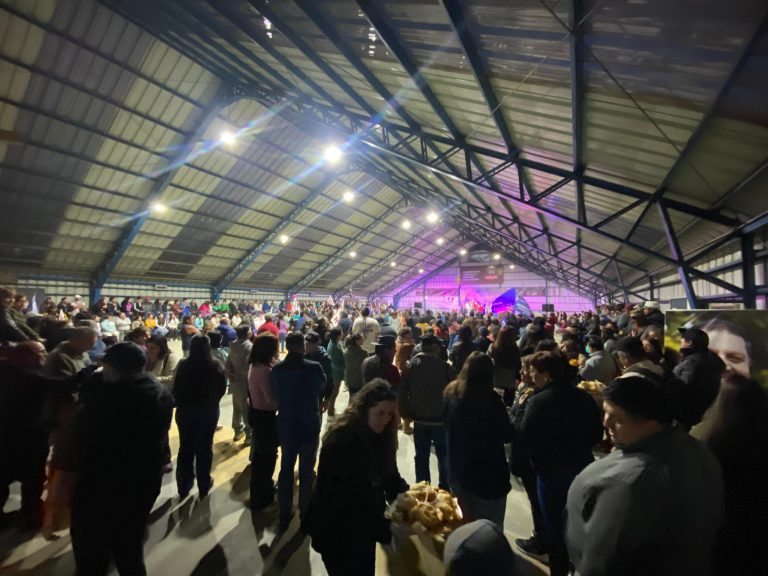 Andrés Reinoso cierra su campaña a la reelección con un multitudinario acto en el Recinto Rayuela de La Unión