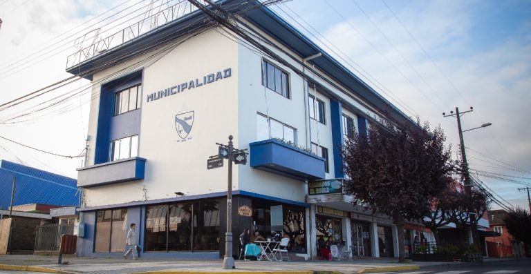 Fiscalía de Los Ríos y PDI realizan allanamiento en Municipalidad de Rio Bueno por denuncias de corrupción