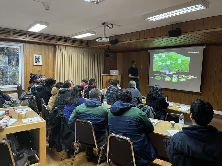 Funcionarios de CONAF Los Ríos fueron capacitados en Ordenación Forestal