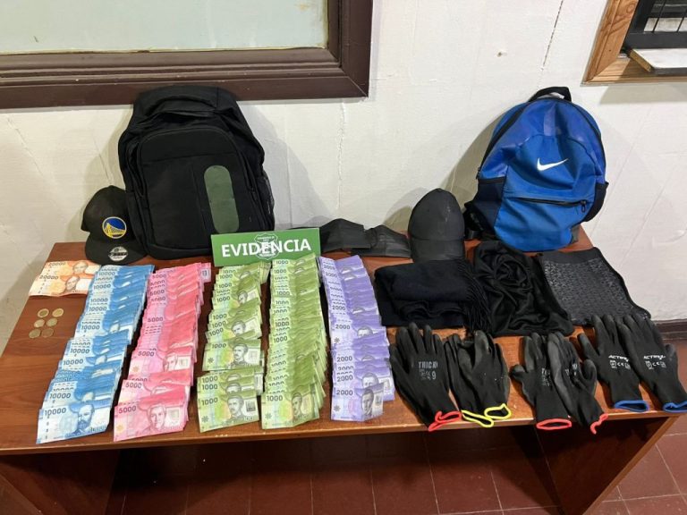 cuatro detenidos, entre ellos dos menores