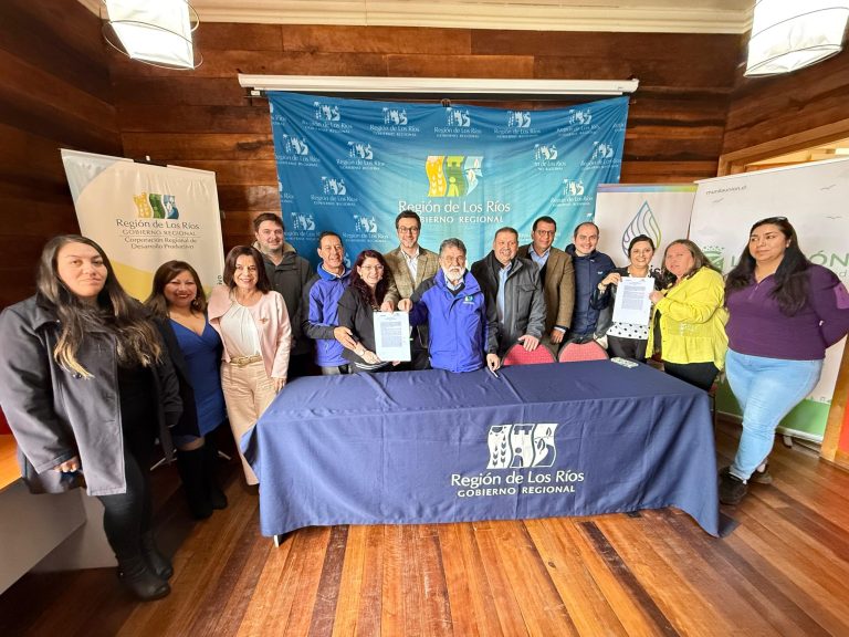 En La Unión Gobierno Regional y Suralis firman convenio para ampliar cobertura operacional en Los Ríos
