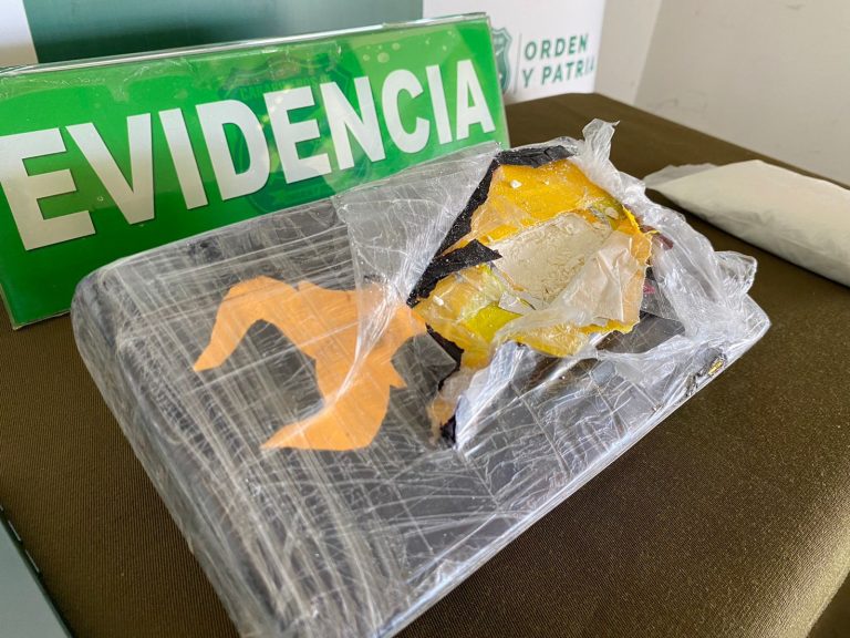Mujer de nacionalidad colombiana es detenida con más de un kilo de cocaína en Valdivia