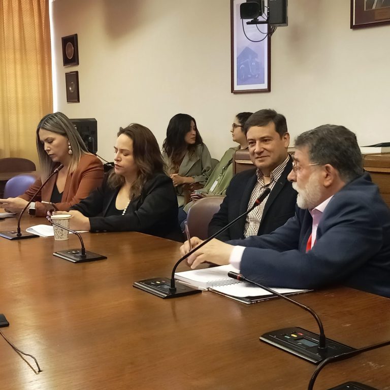 Gobernador Luis Cuvertino defendió los recursos regionales en el Congreso Nacional