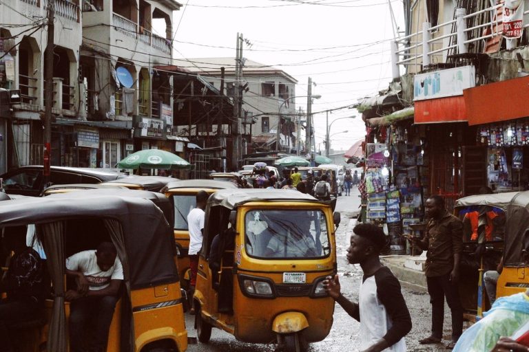 Varios miembros de Juventud con una Misión están lesionados, 1 muerto en accidente de autobús en Nigeria
