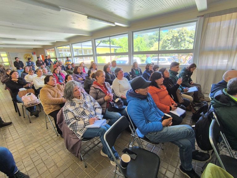 Agricultores participan en seminario teórico práctico sobre prácticas sustentables