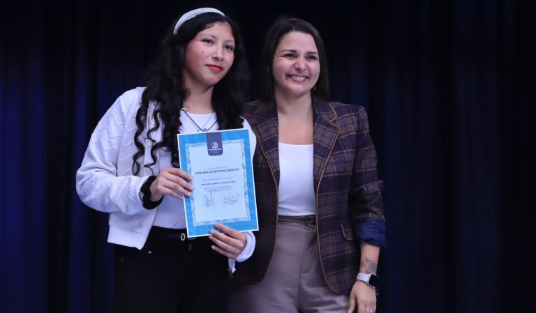 Preuniversitario Municipal de Valdivia benefició a 300 estudiantes en su tercer año