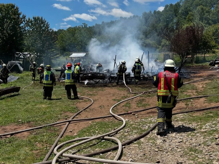 Incendio en la localidad rural de Estero de La Plata dejó vivienda totalmente destruida