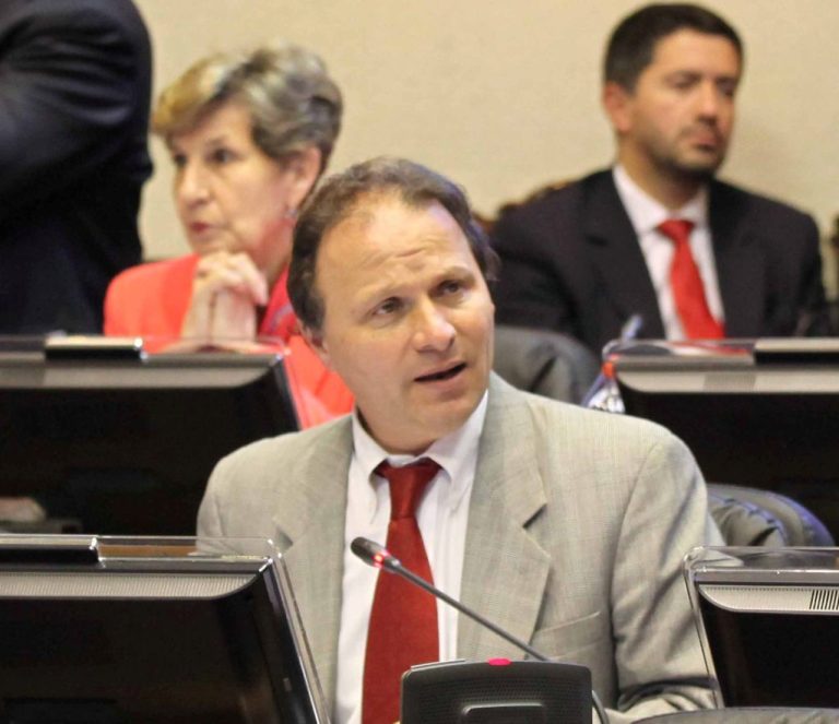 Senador Alfonso De Urresti valora avances en la factibilidad del terreno para el nuevo Hospital de Valdivia