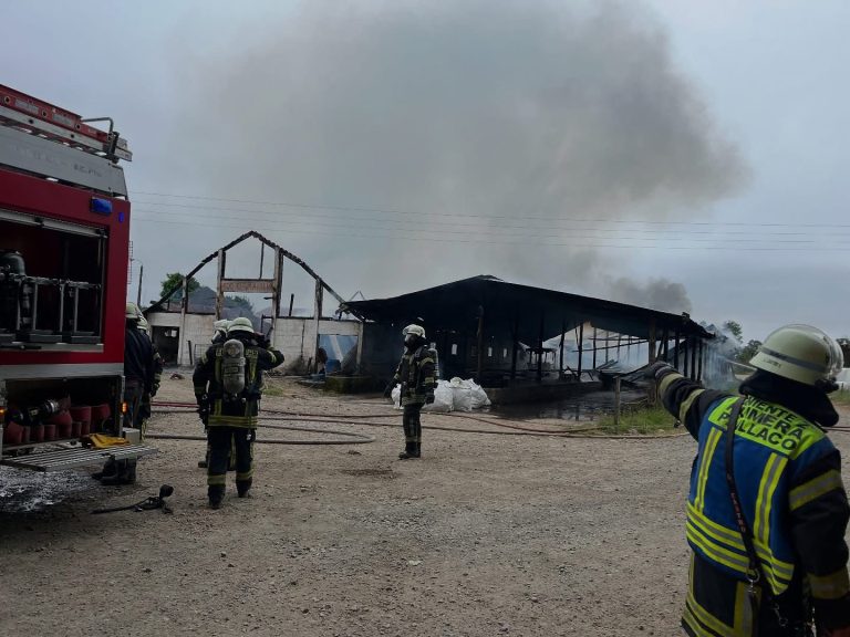 Incendio destruye galpón agrícola en Paillaco dejando pérdidas millonarias
