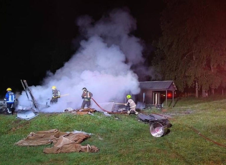 Incendio destruyó por completo microempresa de cerveza en Río Bueno