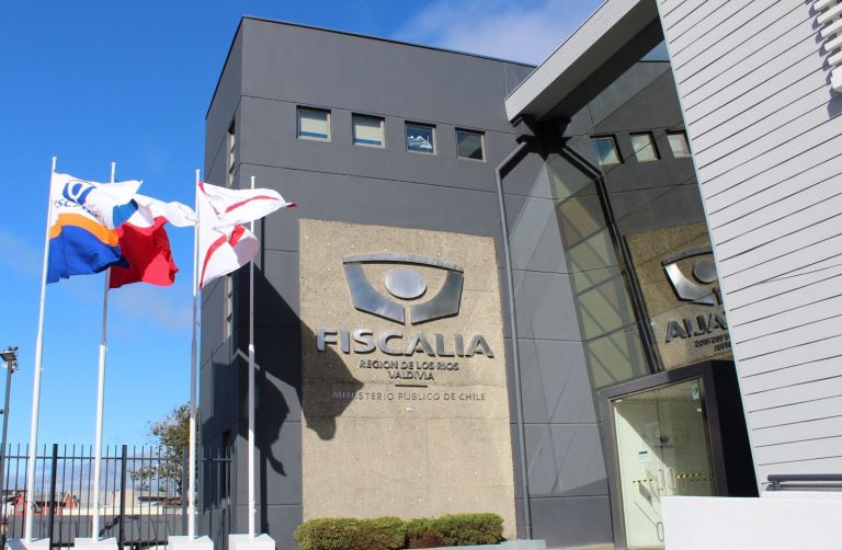 Fiscalía formaliza a dos hombres por homicidio en Lago Ranco