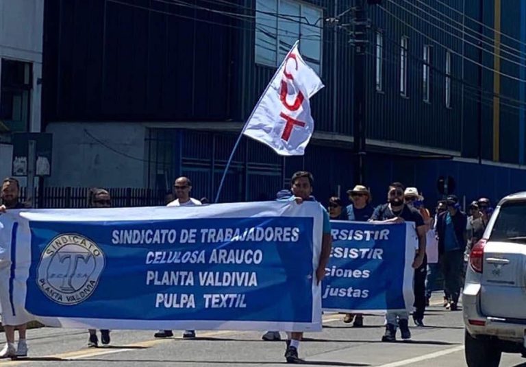 Tras 37 días, acuerdo pone fin a huelga de trabajadores de Celulosa Arauco en Valdivia