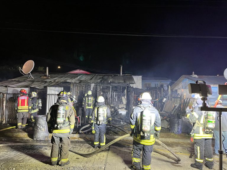 Incendio destruyó casa en Paillaco y dejó siete personas damnificadas