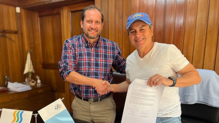 Municipalidad de Río Bueno y Corporación Regional de Desarrollo Productivo firman convenio