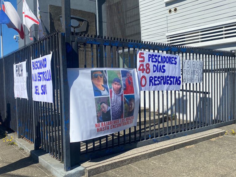 Familias de pescadores desaparecidos en Valdivia se reunieron con el Gobierno en busca de apoyo
