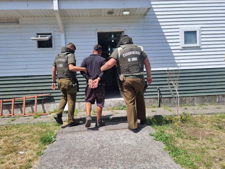 Incautan marihuana, cocaína y armas de fogueo tras operativo en Coñaripe