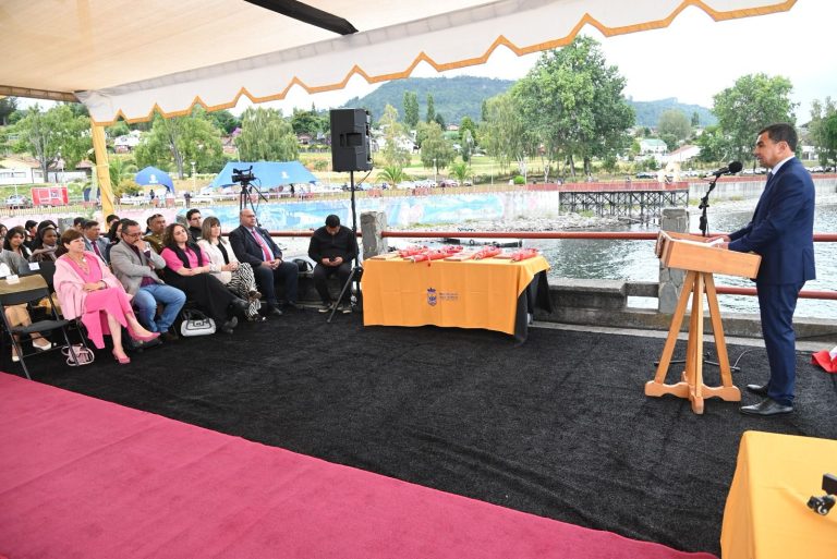 Con reconocimiento a vecinos y anuncios de nuevos proyectos Lago Ranco celebró sus 84 años de vida