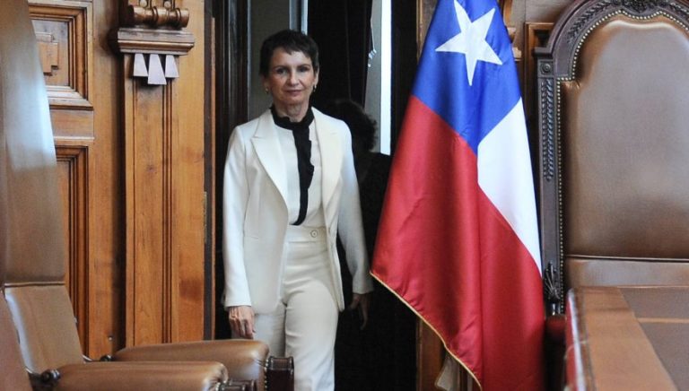 Carolina Tohá renuncia al Ministerio del Interior para asumir candidatura presidencial