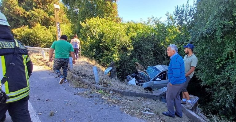 Accidente en Ruta 5 deja un lesionado tras colisión y desbarrancamiento