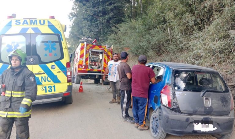 Colisión frontal en sector rural Pucará dejó dos heridos
