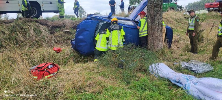 Vehículo volcó en la localidad de Cayurruca dejando una persona lesionada