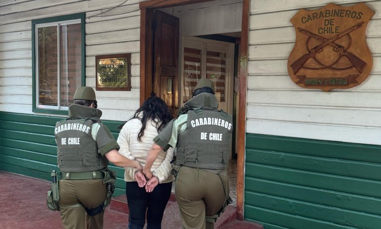 Detienen a mujer buscada por parricidio ocurrido en 2022 en operativo policial en Río Bueno