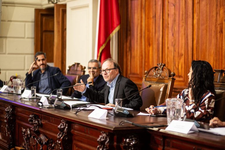 Autoridades y parlamentarios abordan proyecto de reforma constitucional que consagra el Derecho a la Ciudad