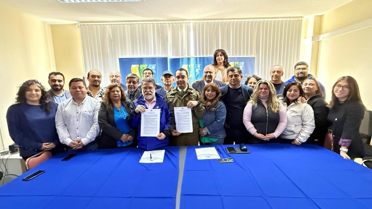 Gore Los Ríos y Carabineros firmaron convenio que permitirá la adquisición de 2 cuarteles móviles para Valdivia