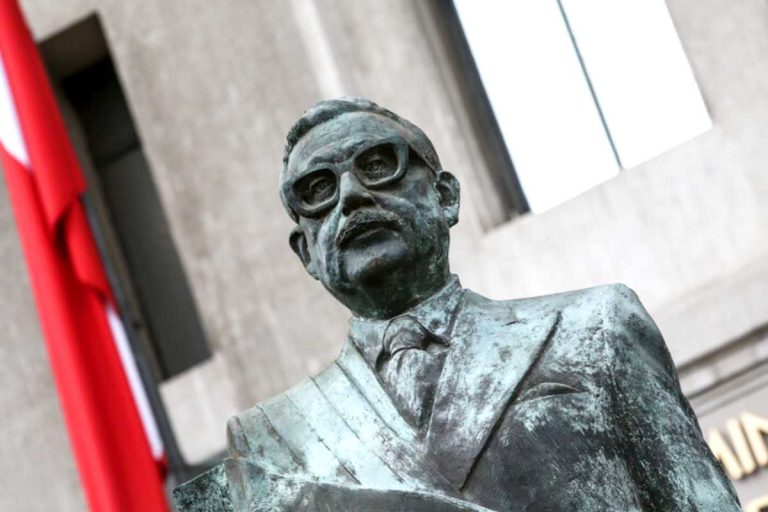 Gobierno transfiere $98 millones a Fundación Salvador Allende tras fallida compra de casa del expresidente
