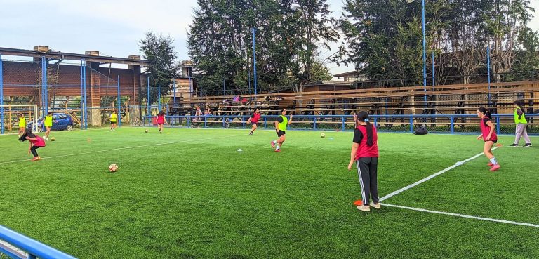 Municipalidad de Futrono realizó taller de fútbol para niñas con financiamiento regional