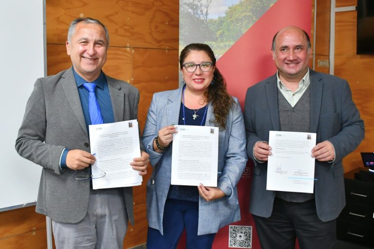 UACh y CIREN firmaron convenio que promueve la cooperación en ámbitos del conocimiento y de la investigación