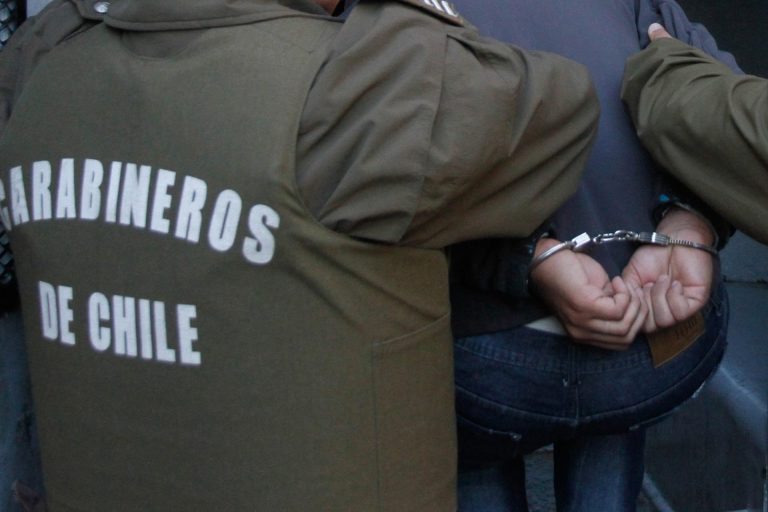 atacó con cuchillo a su pareja
