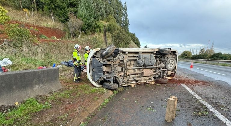 Volcamiento en la Ruta 5 Sur moviliza a equipos de emergencia de Paillaco