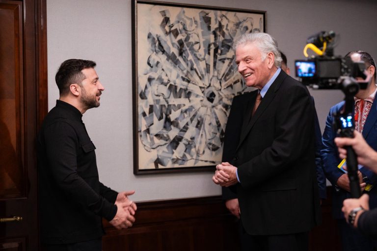 Franklin Graham se reúne con Zelensky y reza por la paz: “Démosles un camino a seguir